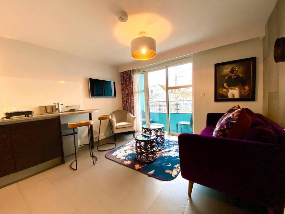 Stunning Apartment - 1 Minute Walk To Poole Quay - Great Location - Free Parking - Fast Wifi - Smart Tv - Newly Decorated - Sleeps Up To 2! Close To Poole & Bournemouth & Sandbanks Exterior foto